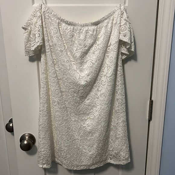 Off the shoulder White Dress - Picture 5 of 5